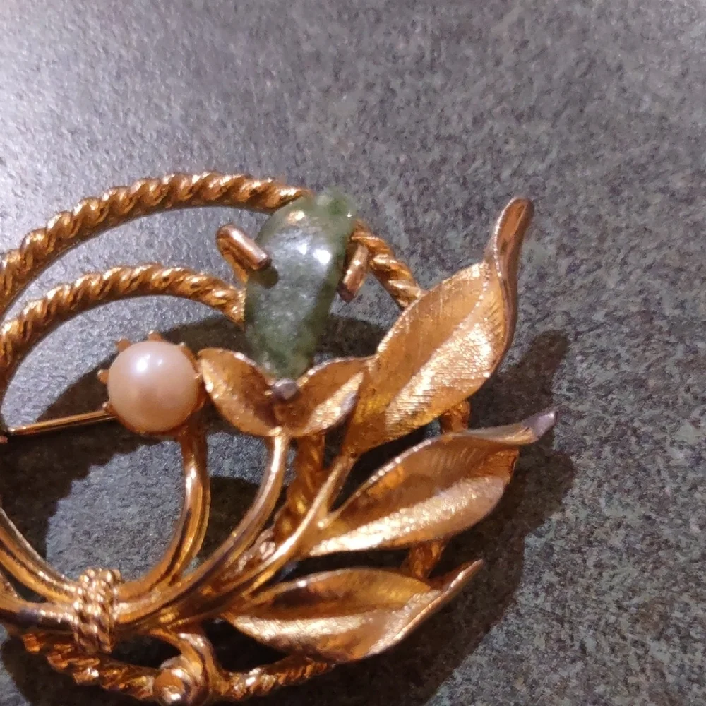 Vintage Sarah Coventry Jade and Pearl Gold Tone Brooch